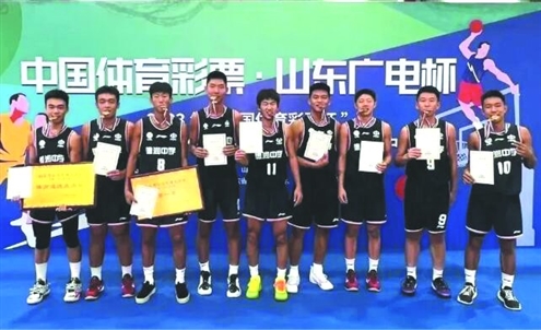 济南市历下区德润初级中学(山东省实验中学德润校区)初中男篮勇夺省中小学生体育联赛篮球比赛男子初中组冠军